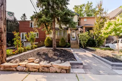 15 Battenberg Avenue, Toronto, On M4l 1j7