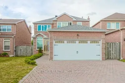 8 Ashcott Street, Toronto, On M1v 5g5