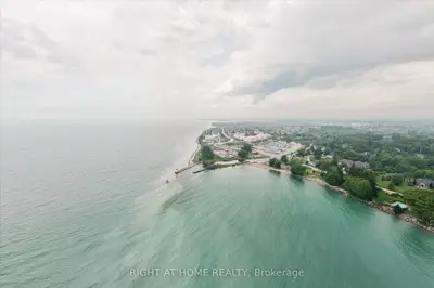 50 Lakebreeze Drive 321, Clarington, On L1b 0v9