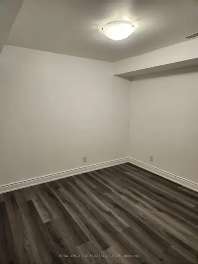 2820 Danforth Avenue 207, Toronto, On M4c 1m1