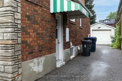 1370 Woodbine Avenue Lower, Toronto, On M4c 4g5