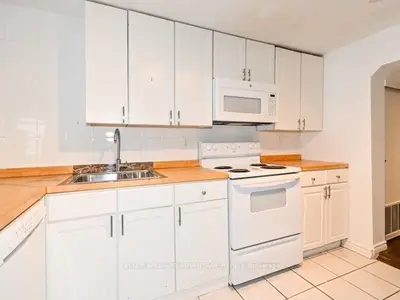 236 Highfield Road C, Main, Toronto, On M4l 2v5