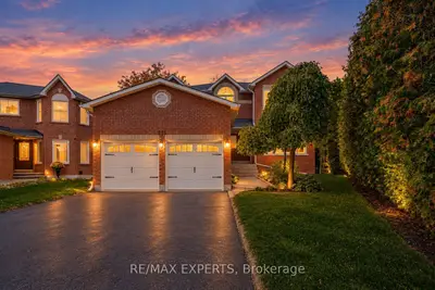 231 Mossbrook Square, Pickering, On L1v 6p8