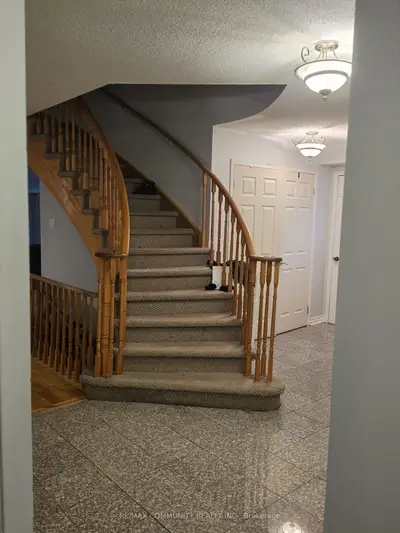36 Beaumont Drive Upper, Ajax, On L1t 1p8