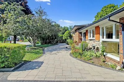 8 Waterfield Drive, Toronto, On M1p 3w5