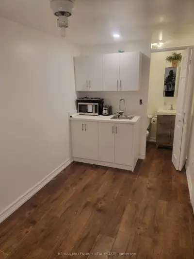 66 Overlord Crescent Lower #2, Toronto, On M1b 4p2