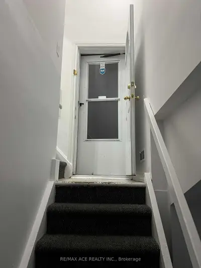 137 Janray Drive Bsmt, Toronto, On M1g 1y8