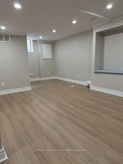 66 Vanessa Place Basement Apartment, Whitby, On L1n 6t3