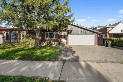 21 Cleethorpes Boulevard, Toronto, On M1s 2s7