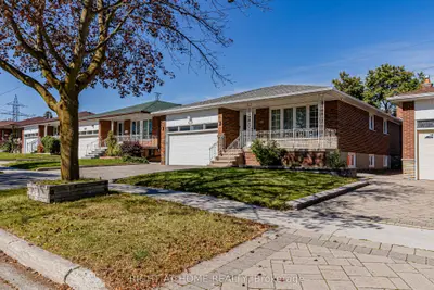62 Iangrove Terrace, Toronto, On M1w 2h2