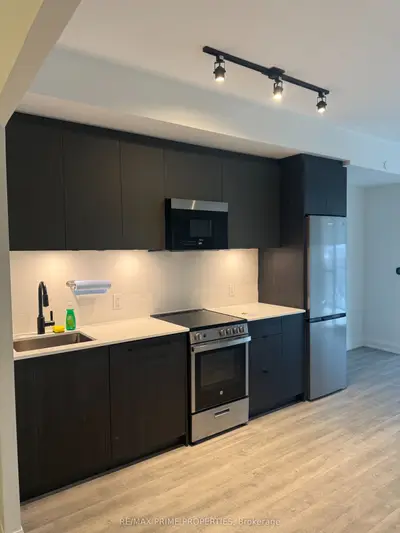 2369 Danforth Avenue 807, Toronto, On M4c 0b1