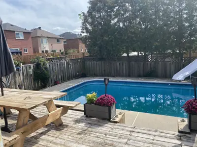 17 Hartrick Place, Whitby, On L1r 2c3