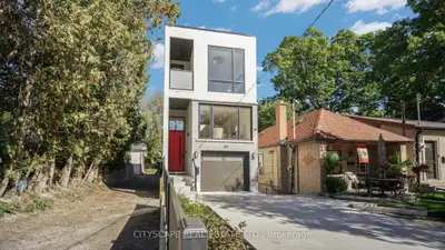 39 Kenworthy Avenue, Toronto, On M1l 3b1