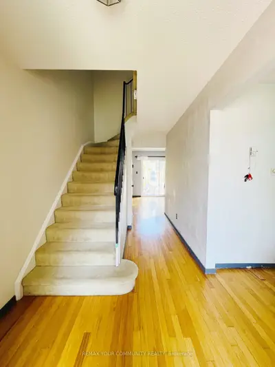 71 Cass Avenue 24, Toronto, On M1t 3p8