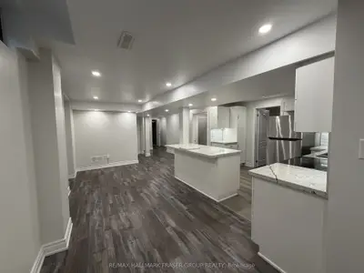 33 Durness Avenue, Toronto, On M1b 4w4