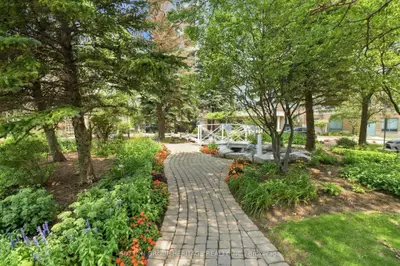 125 Omni Drive 233, Toronto, On M1p 5a9