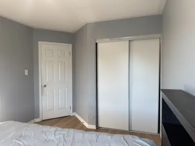 1851 Parkhurst Crescent Room 1, Pickering, On L1x 0b1