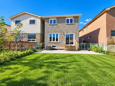 29 Massie Street, Toronto, On M1s 3z7