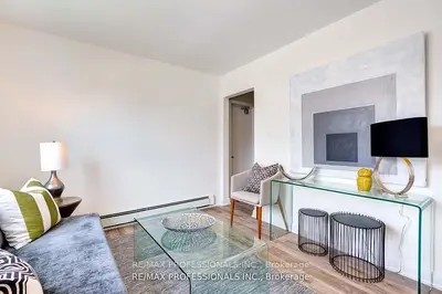 284 Gledhill Avenue W 2, Toronto, On M4c 4l1