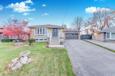 10 Gable Place, Toronto, On M1p 4j8