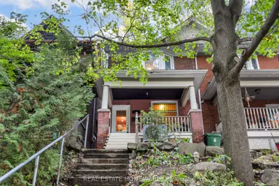 207 Waverley Road, Toronto, On M4l 3t4