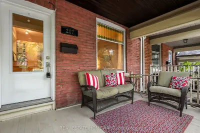 207 Waverley Road, Toronto, On M4l 3t4