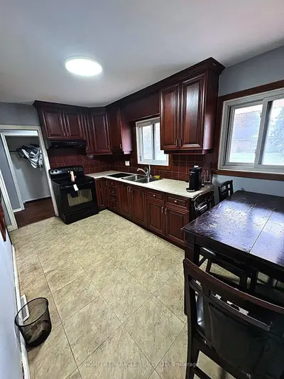 76 Switzer Drive, Oshawa, On L1g 3j4