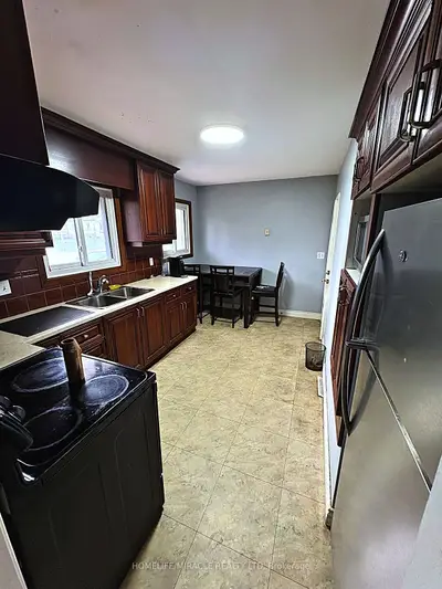 76 Switzer Drive, Oshawa, On L1g 3j4