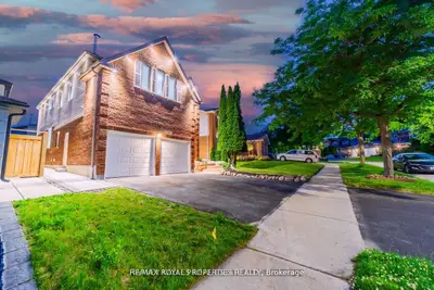 1639 Middleton Street S, Pickering, On L1x 2l5