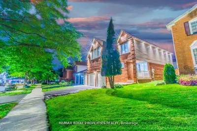 1639 Middleton Street S, Pickering, On L1x 2l5