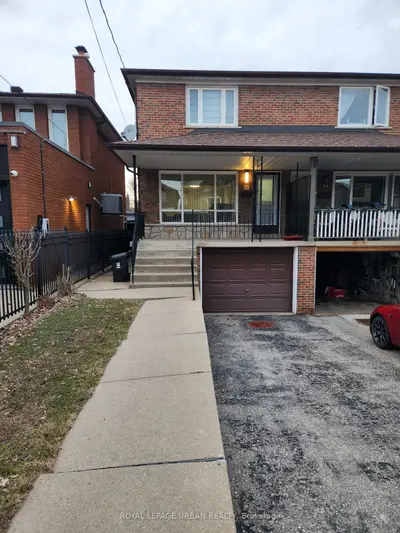 32 Virginia Avenue, Toronto, On M4c 2s7