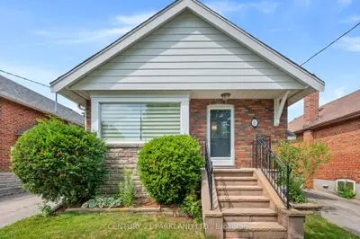 6 Roblin Avenue, Toronto, On M4c 3p8