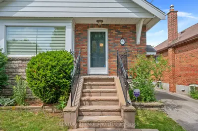 6 Roblin Avenue, Toronto, On M4c 3p8