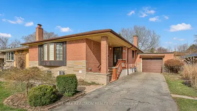 26 Nuffield Drive Upper, Toronto, On M1e 1h4