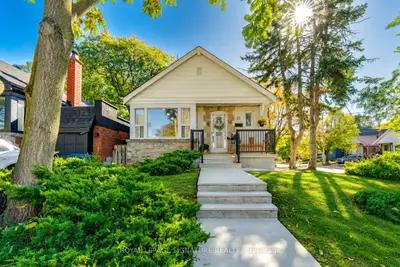 31 Davies Crescent, Toronto, On M4j 2x7