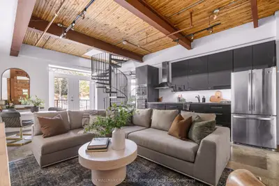 326 Carlaw Avenue 118, Toronto, On M4m 3n8