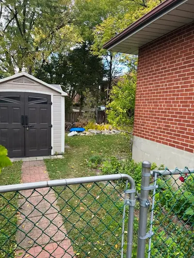 134 Applefield Drive Bsmt, Toronto, On M1p 3y2