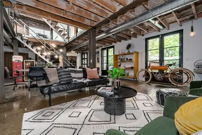 9 Peyton Lane, Toronto, On M4m 3r3