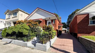 1159 Woodbine Avenue, Toronto, On M4c 4c6