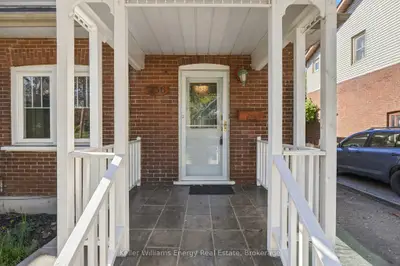 256 Grooms Avenue, Oshawa, On L1g 4a3