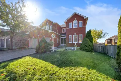 47 Welsh Street, Ajax, On L1t 4a4