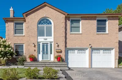789 Lochness Crescent, Oshawa, On L1j 7r2