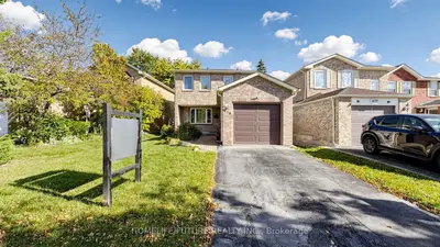 679 Foxwood Trail, Pickering, On L1v 3y1