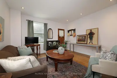 1 Lockwood Road, Toronto, On M4l 3m7