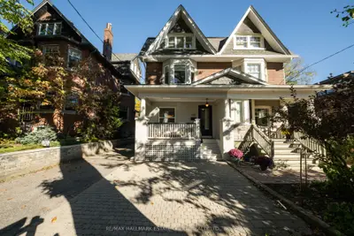 105 Lee Avenue, Toronto, On M4e 2p2