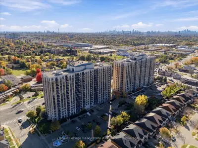 18 Mondeo Drive 1322, Toronto, On M1p 5c8