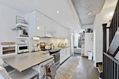 1238 Dundas Street E Th110, Toronto, On M4m 0c6