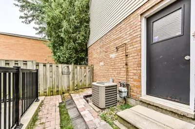 54 Chapel Park Square, Toronto, On M1v 2s5