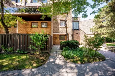 120 Ling Road 38, Toronto, On M1e 4v9
