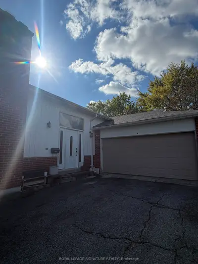8 King Louis Crescent, Toronto, On M1t 2w8